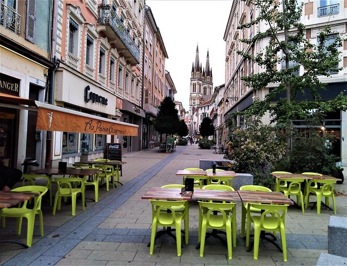 Voiron  - Immobilier - CENTURY 21 Immobilier Voiron - Rues_piétonnes_Adolphe_Peronnet_et_Montgolfier