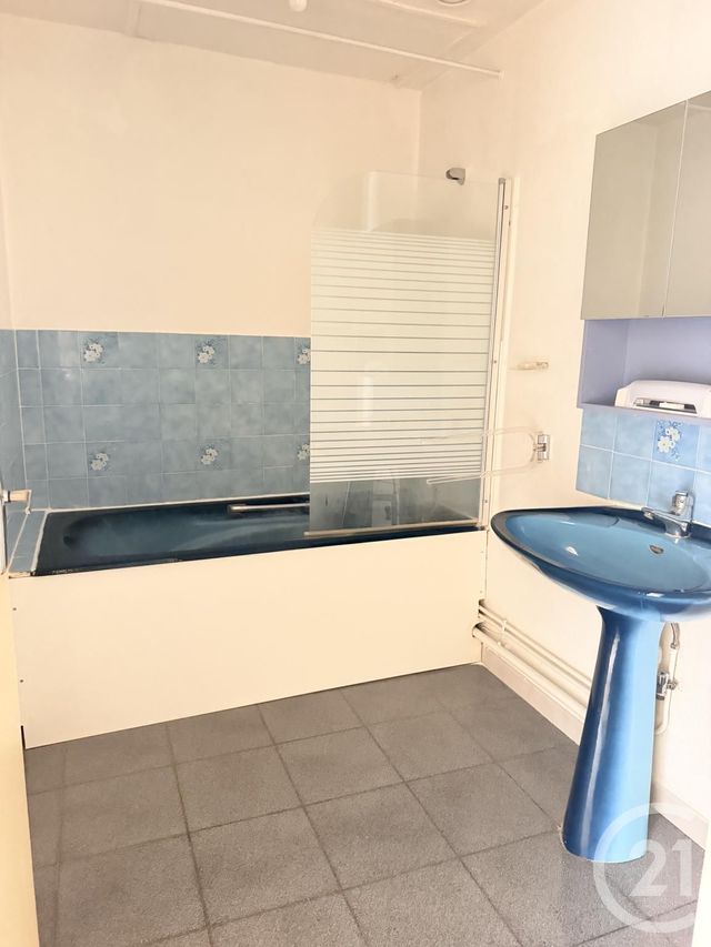 Appartement F3 à vendre - 3 pièces - 75.6 m2 - VOIRON - 38 - RHONE-ALPES - Century 21 Immobilier Voiron