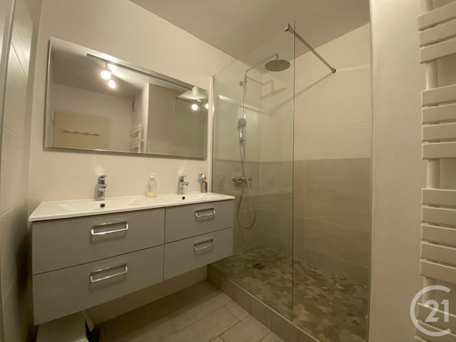 Afficher la photo en grand Appartement F5 à vendre - 5 pièces - 94.63 m2 - VOIRON - 38 - RHONE-ALPES - Century 21 Immobilier Voiron