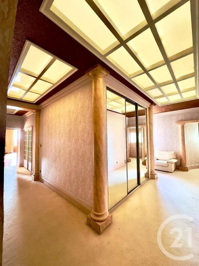 Afficher la photo en grand Appartement T6 à vendre - 5 pièces - 202.02 m2 - VOIRON - 38 - RHONE-ALPES - Century 21 Immobilier Voiron