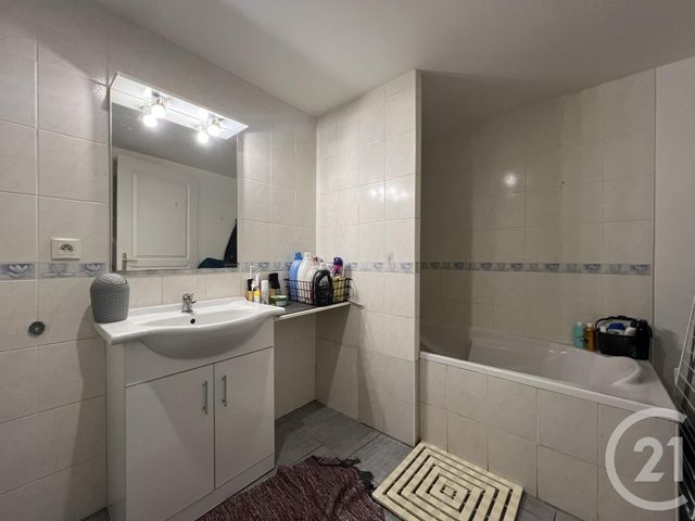 Afficher la photo en grand Appartement F2 à vendre - 2 pièces - 68.75 m2 - TULLINS - 38 - RHONE-ALPES - Century 21 Immobilier Voiron