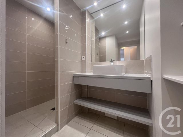 Appartement F2 à vendre - 2 pièces - 51.7 m2 - VOIRON - 38 - RHONE-ALPES - Century 21 Immobilier Voiron