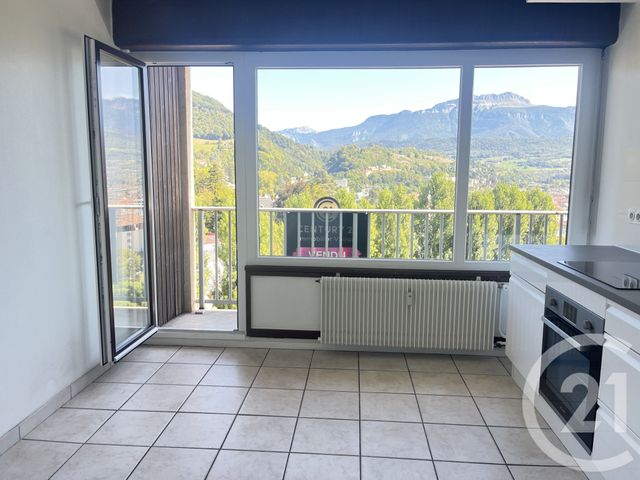 Appartement F2 à vendre - 2 pièces - 51.7 m2 - VOIRON - 38 - RHONE-ALPES - Century 21 Immobilier Voiron