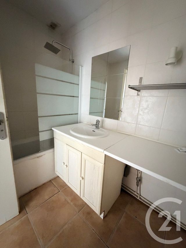 Appartement F5 à vendre - 5 pièces - 107.56 m2 - MOIRANS - 38 - RHONE-ALPES - Century 21 Immobilier Voiron