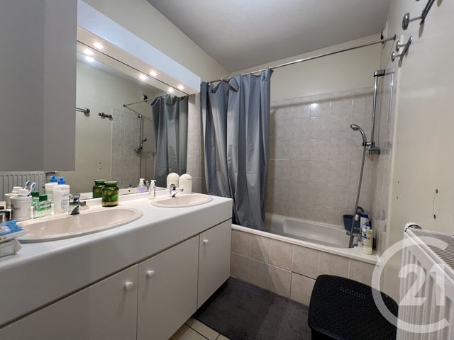 Appartement F3 à vendre - 3 pièces - 68.0 m2 - VOIRON - 38 - RHONE-ALPES - Century 21 Immobilier Voiron