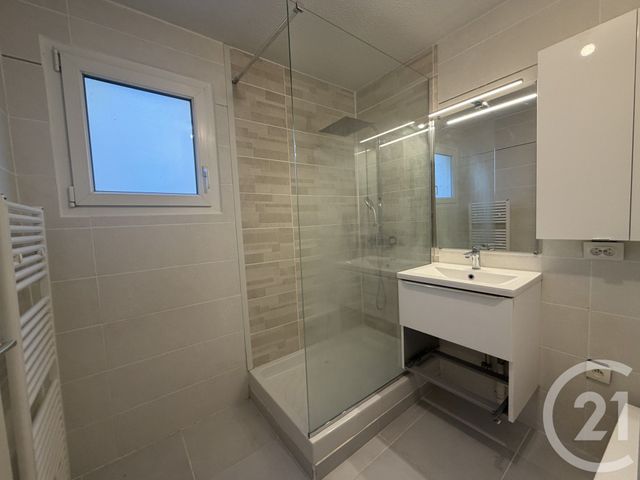 Appartement F3 à vendre - 3 pièces - 62.0 m2 - VOIRON - 38 - RHONE-ALPES - Century 21 Immobilier Voiron