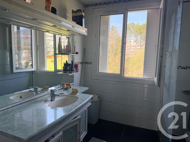 Appartement à vendre - 3 pièces - 62.36 m2 - VOIRON - 38 - RHONE-ALPES - Century 21 Immobilier Voiron