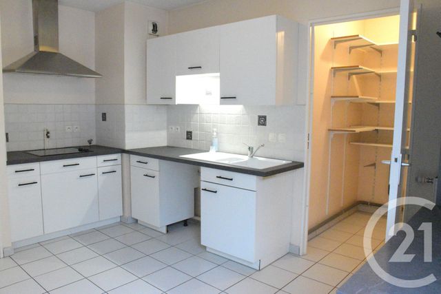 Appartement T4 à vendre - 4 pièces - 100.0 m2 - VOIRON - 38 - RHONE-ALPES - Century 21 Immobilier Voiron