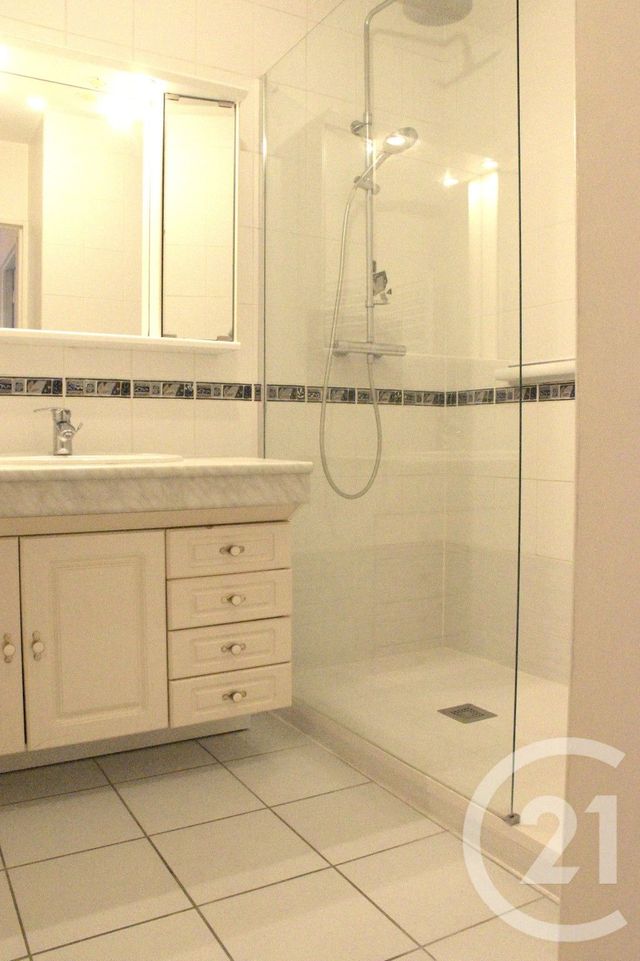 Appartement T4 à vendre - 4 pièces - 100.0 m2 - VOIRON - 38 - RHONE-ALPES - Century 21 Immobilier Voiron