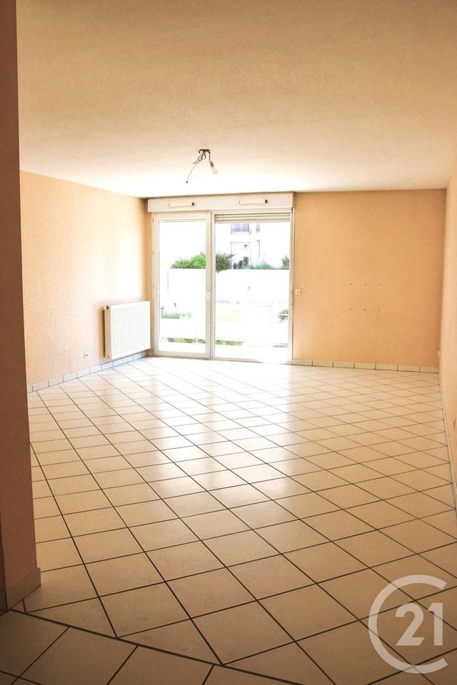 Appartement T4 à vendre - 4 pièces - 100.0 m2 - VOIRON - 38 - RHONE-ALPES - Century 21 Immobilier Voiron