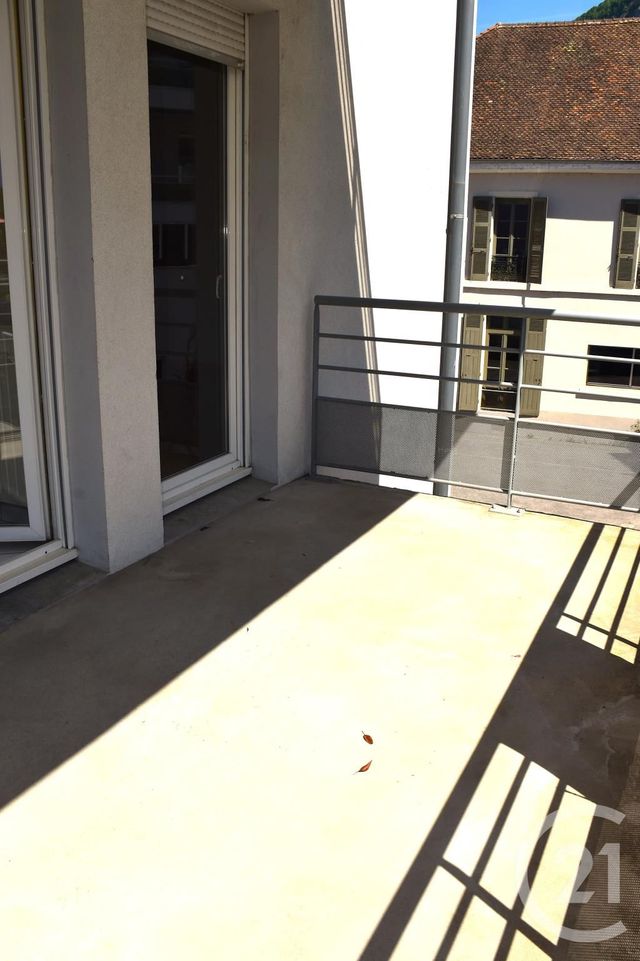 Appartement T4 à vendre - 4 pièces - 100.0 m2 - VOIRON - 38 - RHONE-ALPES - Century 21 Immobilier Voiron