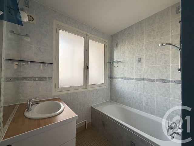 Appartement F3 à vendre - 3 pièces - 59.51 m2 - VOIRON - 38 - RHONE-ALPES - Century 21 Immobilier Voiron