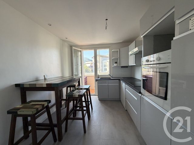 Appartement F5 à vendre - 5 pièces - 88.0 m2 - VOIRON - 38 - RHONE-ALPES - Century 21 Immobilier Voiron