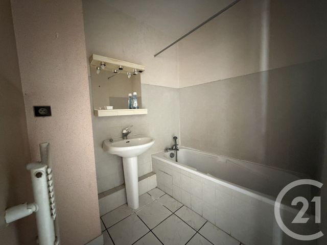 Appartement T4 à vendre - 3 pièces - 79.0 m2 - VOIRON - 38 - RHONE-ALPES - Century 21 Immobilier Voiron