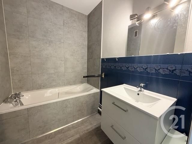 Appartement F3 à vendre - 3 pièces - 60.0 m2 - VOIRON - 38 - RHONE-ALPES - Century 21 Immobilier Voiron