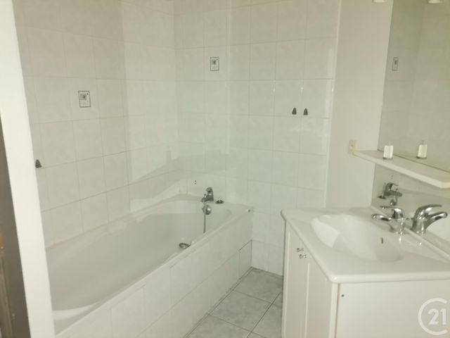 Appartement F3 à vendre - 3 pièces - 56.0 m2 - VOIRON - 38 - RHONE-ALPES - Century 21 Immobilier Voiron